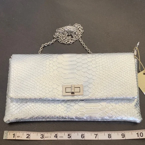 Elegant Silver Textured  Crossbody/Clutch with Chain Strapz - Picture 3 of 11